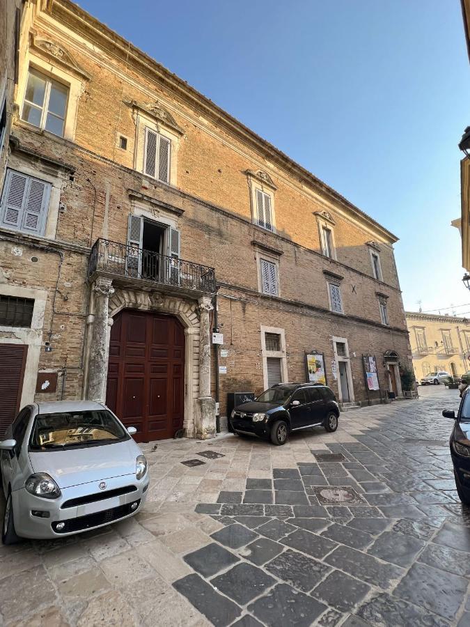 לוצ'רה B&B Palazzo Lombardi מראה חיצוני תמונה